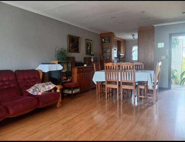 2 BEDROOM TOWNHOUSE FOR SALE IN ALBERTSDAL